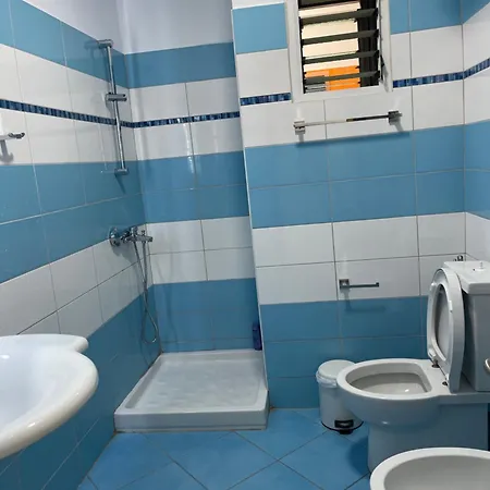 דירה Helena's - Spacious 2 Bedroom Apartment, 3 Minutes From The